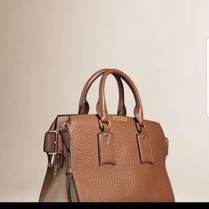 AITHENTIC BURBERRY...NEW